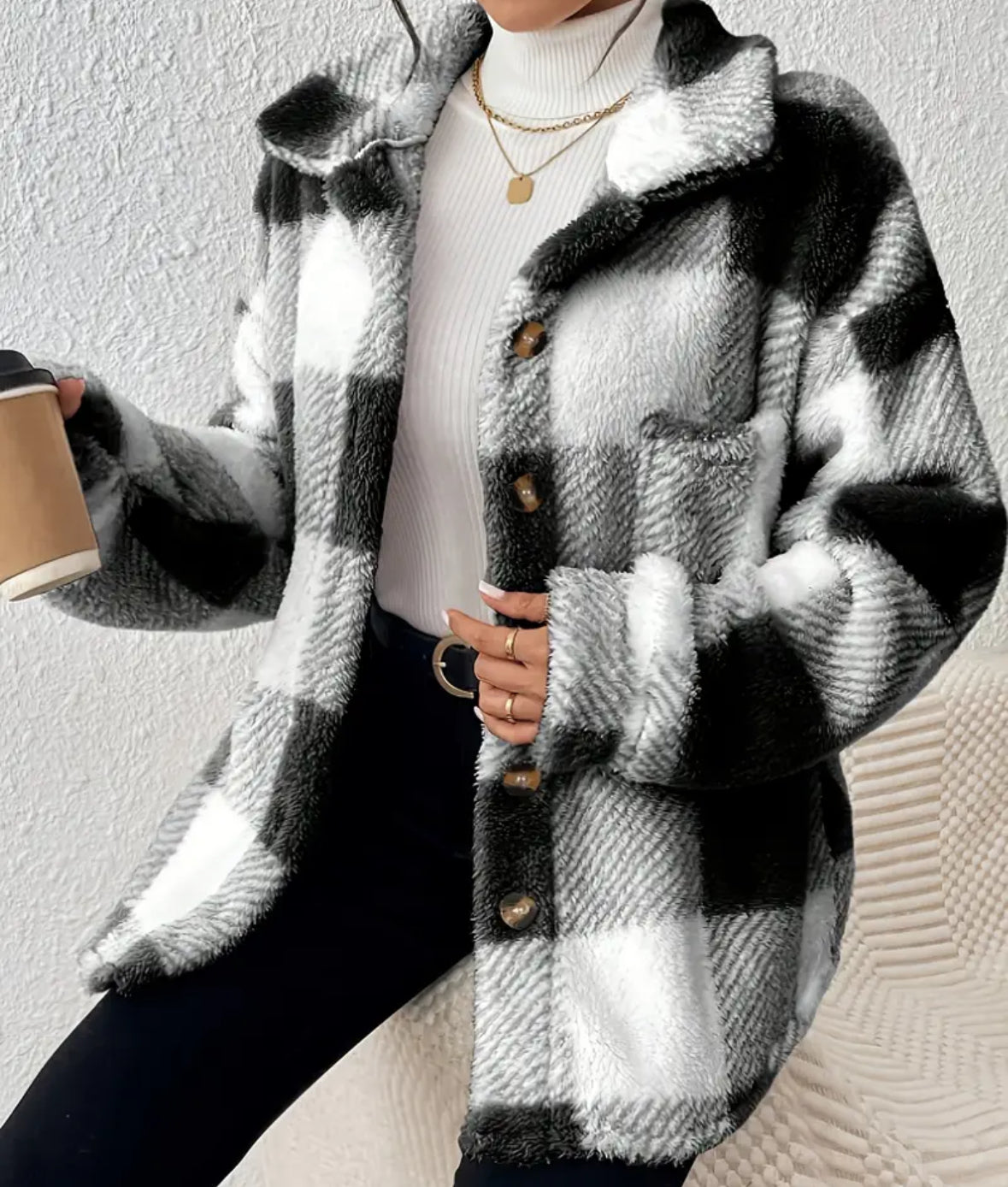 Vrouwen Elegante Geruite Nepbontjas met Knopen – Gezellige Herfst/Winter Casual Bovenkleding, Beige en Wit Ruitpatroon, Lange Mouw, Knoopsluiting, Ideaal voor Casual Outfits, Wintervest, Dameskleding, Gabane voor Vrouwen, Herfst Damespak